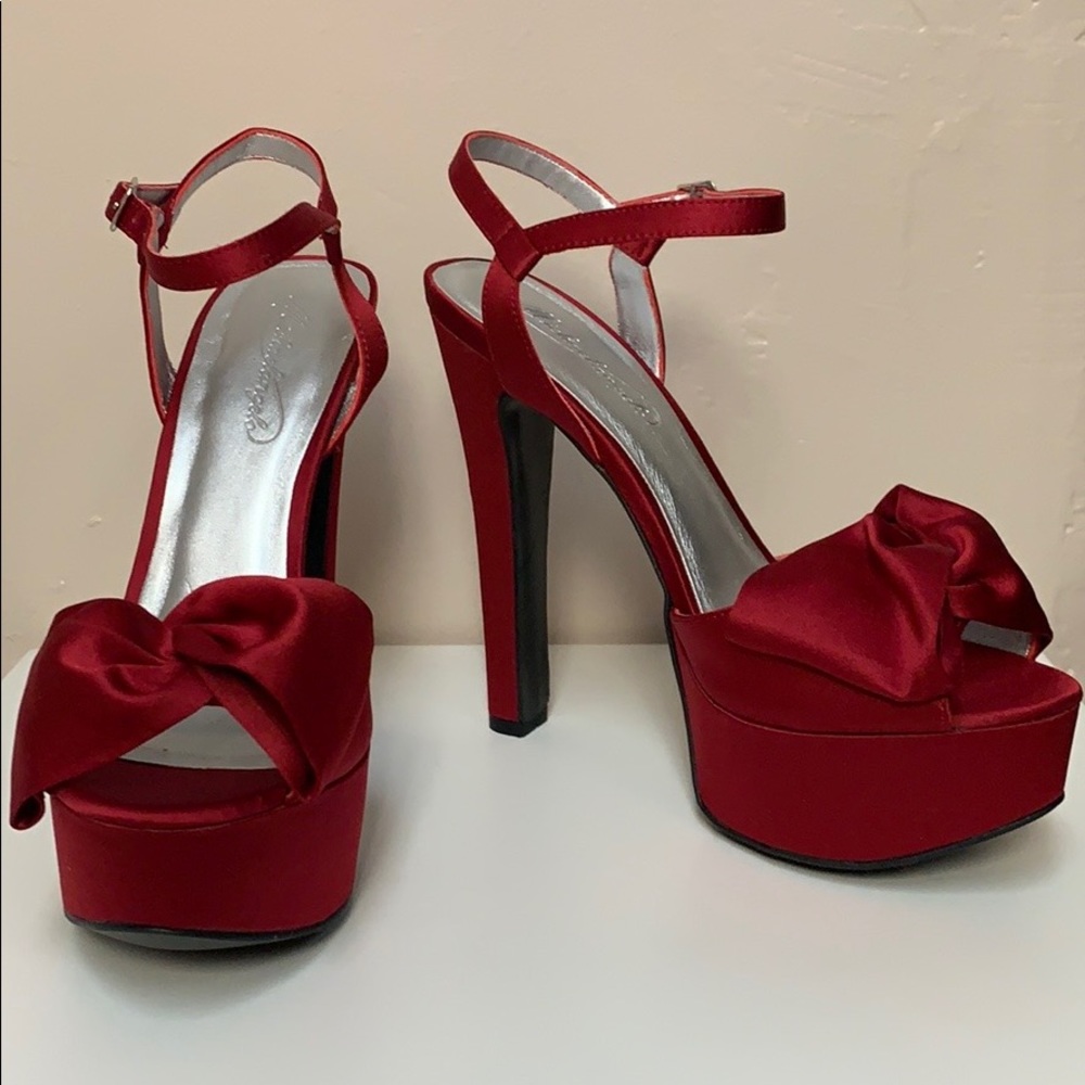 Michaelangelo Bianca Apple red platforms